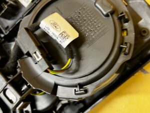 OSŁONA RAMKA TUNELU UCHWYT NA KUBKI PRZEŁĄCZNIK BIEGÓW LED FORD KUGA MK3
