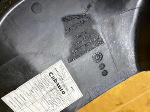 PLASTIK OSŁONA PROGU SŁUPKA A PRZÓD PRAWY JAGUAR F-TYPE X152 LHD