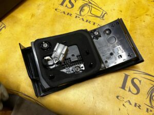 LAMPA TYLNA TYŁ PRAWA PRAWY W KLAPĘ LAND ROVER DISCOVERY V L462 EU
