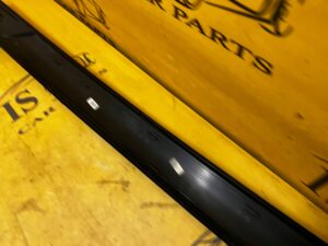 NOWA LISTWA ZEWNĘTRZNA SŁUPKA SZYBY PRZÓD LEWA LAND ROVER DISCOVERY V L462