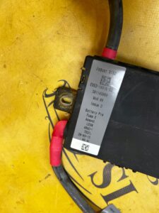 SKRZYNKA BEZPIECZNIKÓW ROZDZIELACZ PRĄDU JAGUAR F-TYPE X152