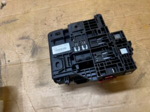KOMPLETNA SKRZYNKA PUSZKA BEZPIECZNIKÓW FORD KUGA MK3 LIFT 2.5 HYBRID PHEV