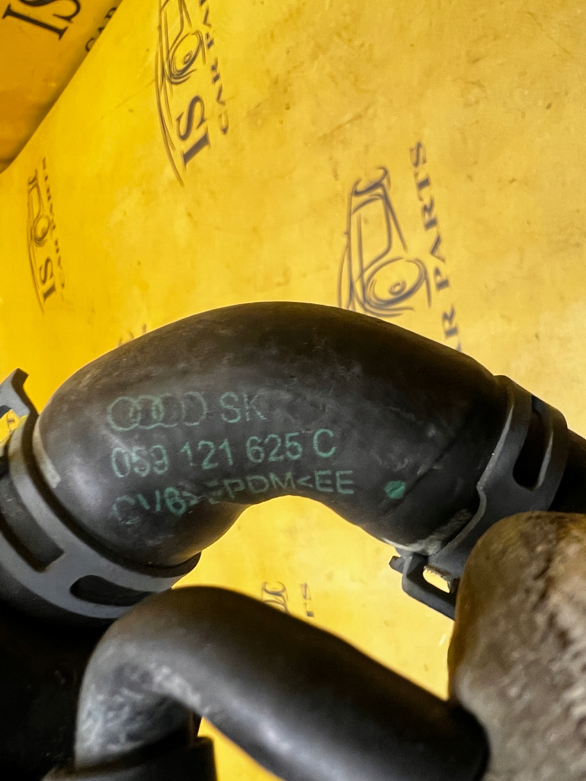 KRÓCIEC ZAWÓR REGULACYJNY WODY AUDI A8 D4 3.0 TDI