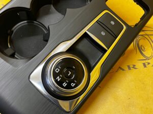OSŁONA RAMKA TUNELU UCHWYT NA KUBKI PRZEŁĄCZNIK BIEGÓW LED FORD KUGA MK3