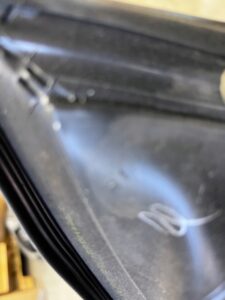 PROWADNICA USZCZELKA SZYBY DRZWI PRZÓD PRAWY AUDI A8 D4