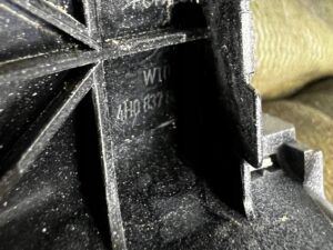 ZAŚLEPKA OSŁONA KLAMKI ZEWNĘTRZNEJ DRZWI PRAWA PRAWYCH AUDI A8 D4