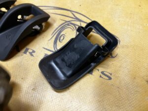 4 X ZAŚLEPKA OSŁONA MASKOWNICA ISOFIX KANAPY TYŁ VW TOUAREG II 7P