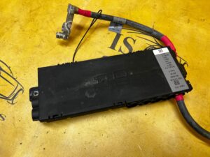 SKRZYNKA BEZPIECZNIKÓW ROZDZIELACZ PRĄDU JAGUAR F-TYPE X152