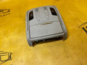 LAMPKA OŚWIETLENIE PODSUFITKI PRZÓD PRZEDNIA AUDI A8 D4