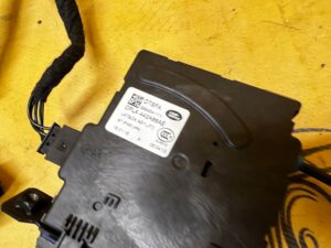 ZAMEK DOCIĄG KLAPY TYŁ BAGAŻNIKA LAND ROVER DISCOVERY V L462
