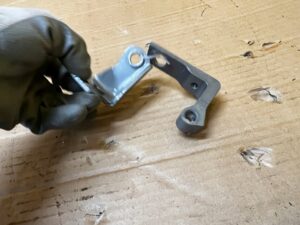 KOMPLET ZAWIASY DRZWI TYŁ LEWY FORD KUGA MK3 MAGNETIC GREY METALLIC