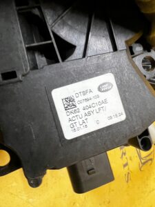 ZAMEK DOCIĄG KLAPY TYŁ BAGAŻNIKA LAND ROVER DISCOVERY V L462