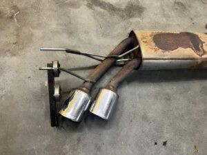 WYDECH RURA WYDECHOWA TŁUMIK KATALIZATOR PRAWY MERCEDES G63 AMG W463 LIFT