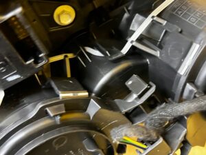 OSŁONA RAMKA TUNELU UCHWYT NA KUBKI PRZEŁĄCZNIK BIEGÓW LED FORD KUGA MK3